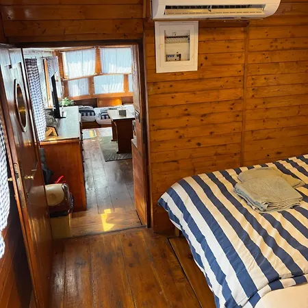 River Houseboats - Private Bay Πλωτό κατάλυμα *