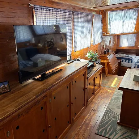 River Houseboats - Private Bay Πράγα