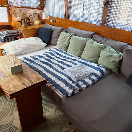 Úszó hotel River Houseboats - Private Bay