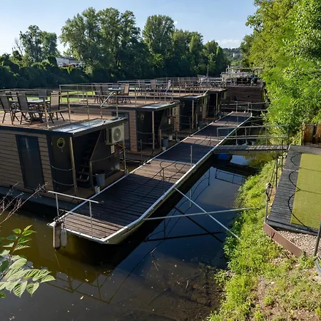 Úszó hotel River Houseboats - Private Bay