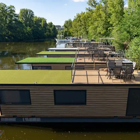 River Houseboats - Private Bay