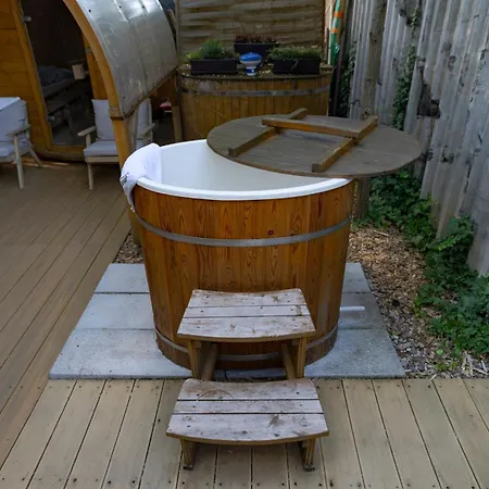 River Houseboats - Private Bay Úszó hotel *