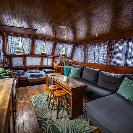 River Houseboats - Private Bay Praga