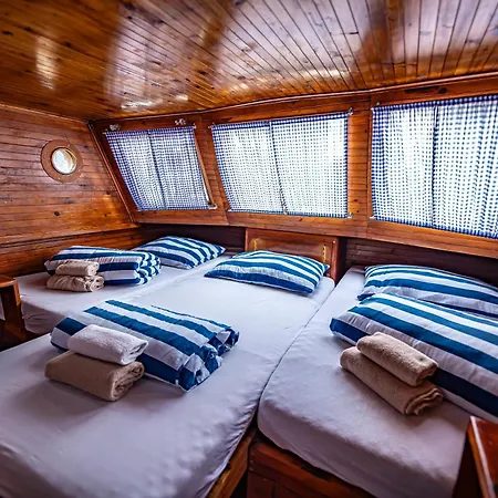 Hotel na wodzie River Houseboats - Private Bay
