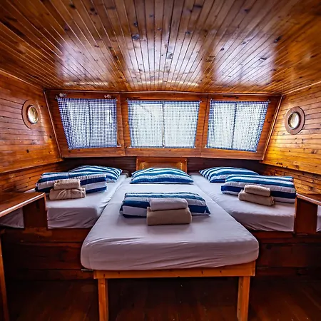 River Houseboats - Private Bay